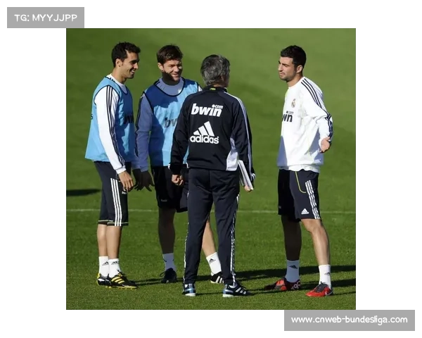 穆里尼奥场边激情指挥,与阿韦洛亚战术博弈成看点