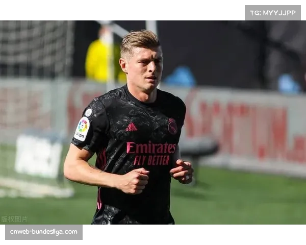 体能教练揭秘:佛罗伦萨如何在密集赛程中维持球员的高强度跑动能力 体能教练揭秘:佛罗伦萨如何在密集赛程中维持球员的高强度跑动能力